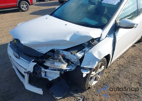 2014 Ford Focus Se z USA, uszkodzony, nr VIN 1FADP3F25EL119620